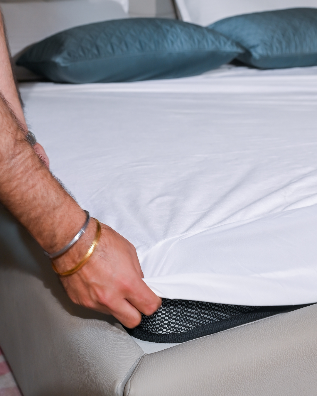 Lycra White Waterproof Mattress Protector